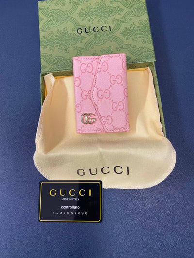 Gucci wallet with organized interior, featuring slots for cards and cash