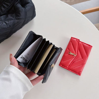 Elegant YL Wallet Card Holder - Luxury Edition: A refined accessory in supple leather