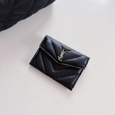 Chic YL Wallet Card Holder: A fusion of functionality and opulence.