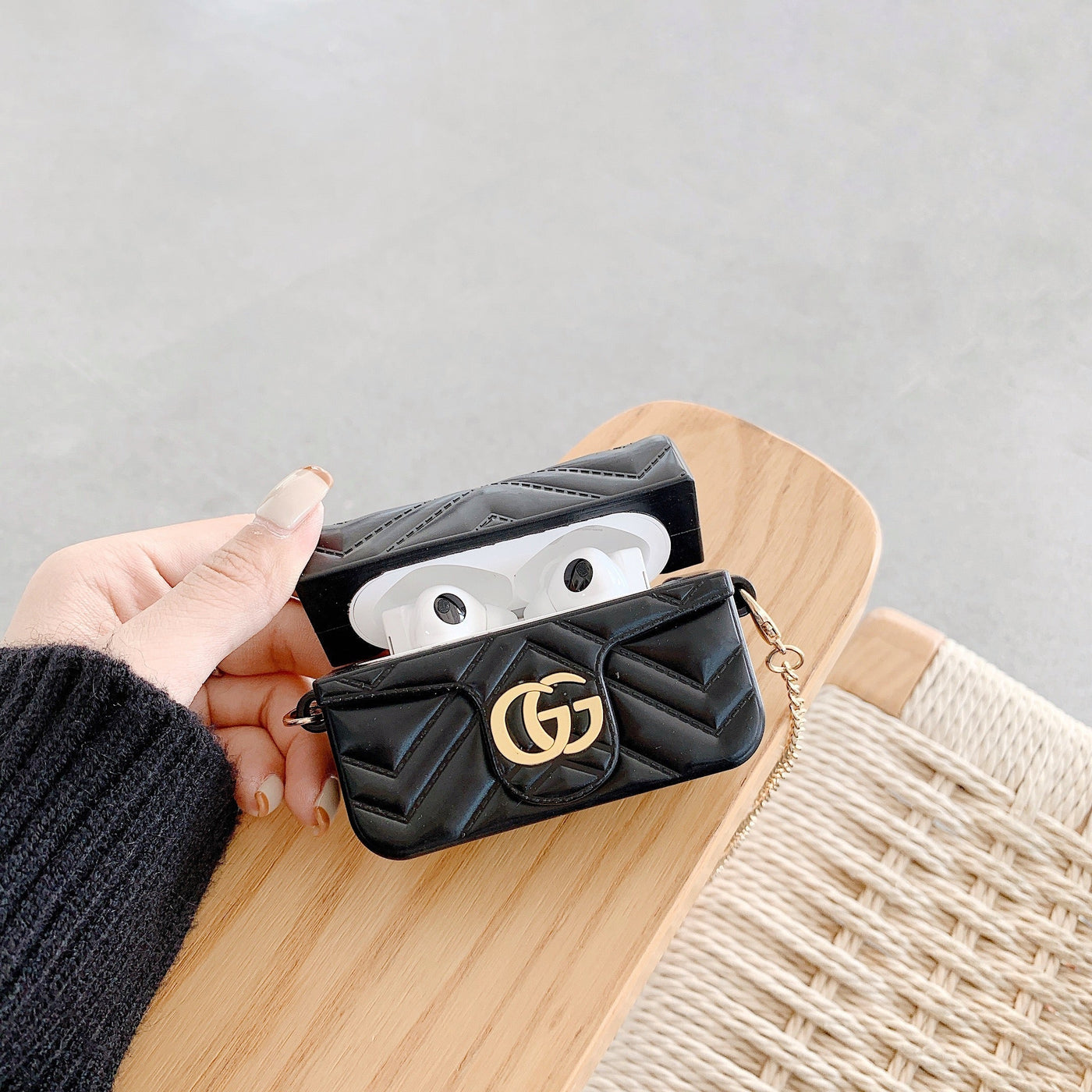 Designer GUCCI case for AirPods with elegant detailin